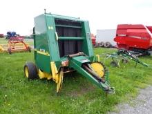 JD 330 Round Baler