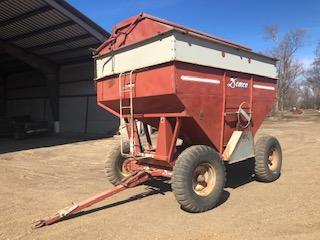 Demco 365 Gravity Flow Wagon