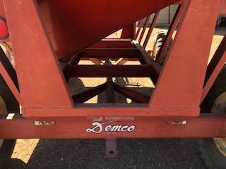 Demco 365 Gravity Flow Wagon