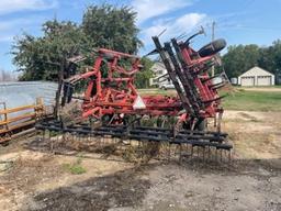 Case IH 4800 FLCU Field Cultivator with 3 Bar Harrow