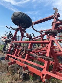 Case IH 4800 FLCU Field Cultivator with 3 Bar Harrow