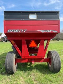 Brent 444 Grain Train Gravity Flow Wagon