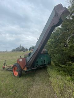 New Idea 313 2 Row Wide Picker