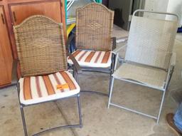 3 Folding Lawn Chairs