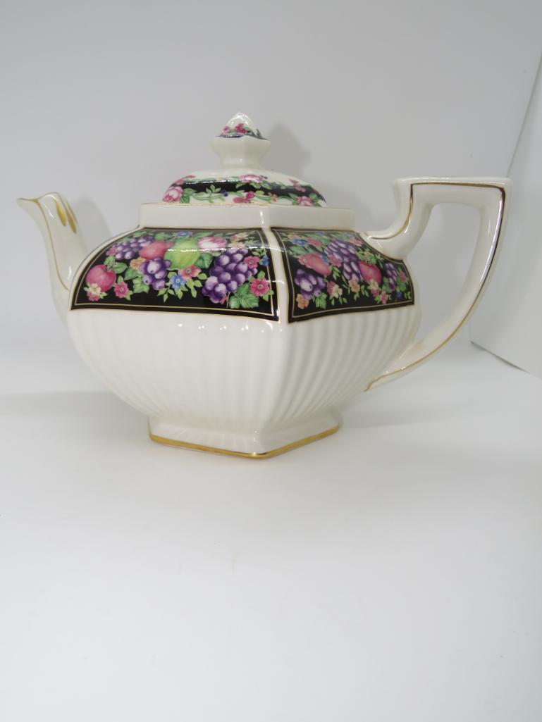 Sadler Teapot