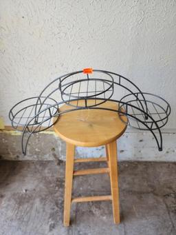 Curved plant stand