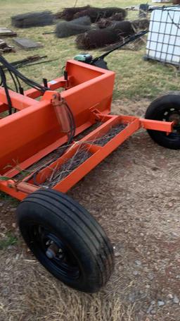 Cammond...Land leveler hydraulic low use - great condition