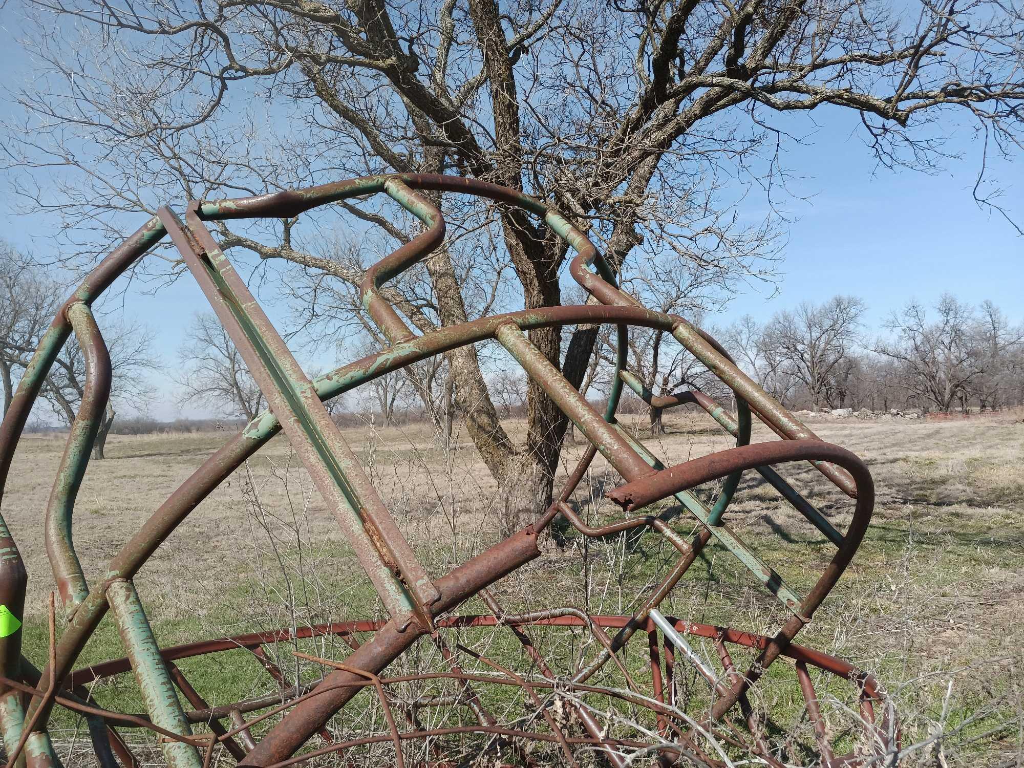 round bale hay feeders