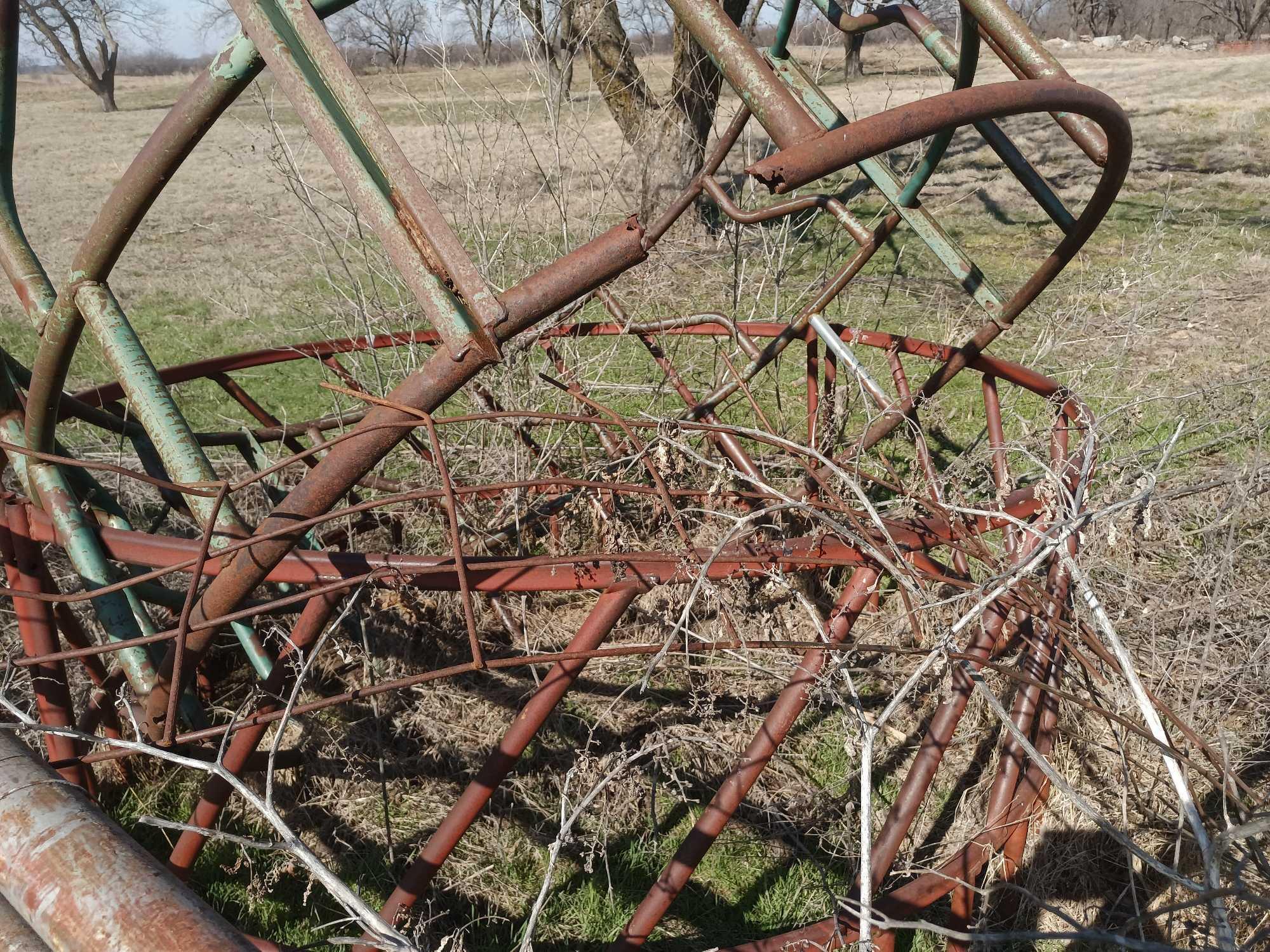 round bale hay feeders