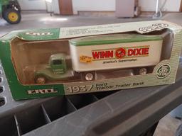 Ertl Winn Dixie 1937 Ford Tractor Trailer Bank Die Cast 1988 EXC