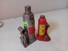 2 hydraulic jacks