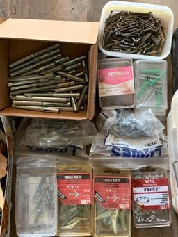 Screws & Toggle Bolts