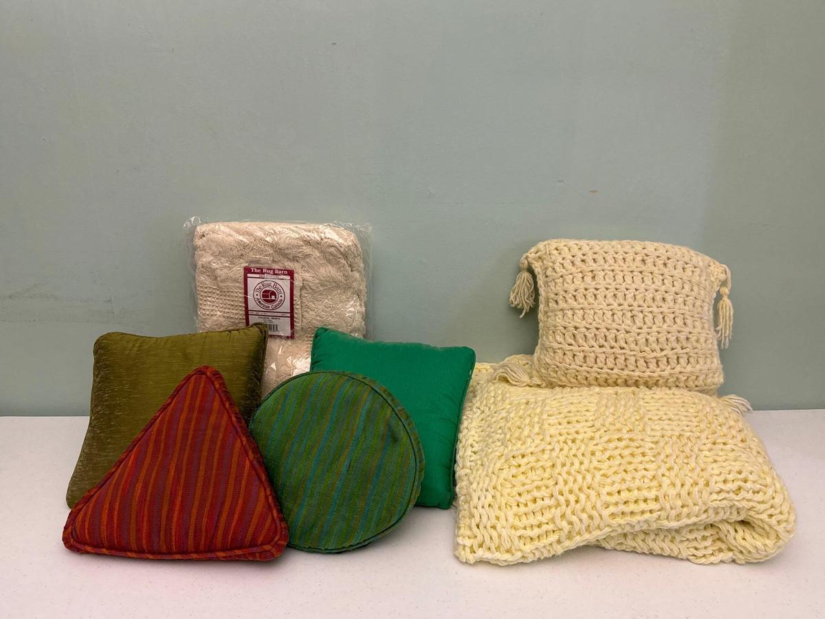 Pillows & Throws