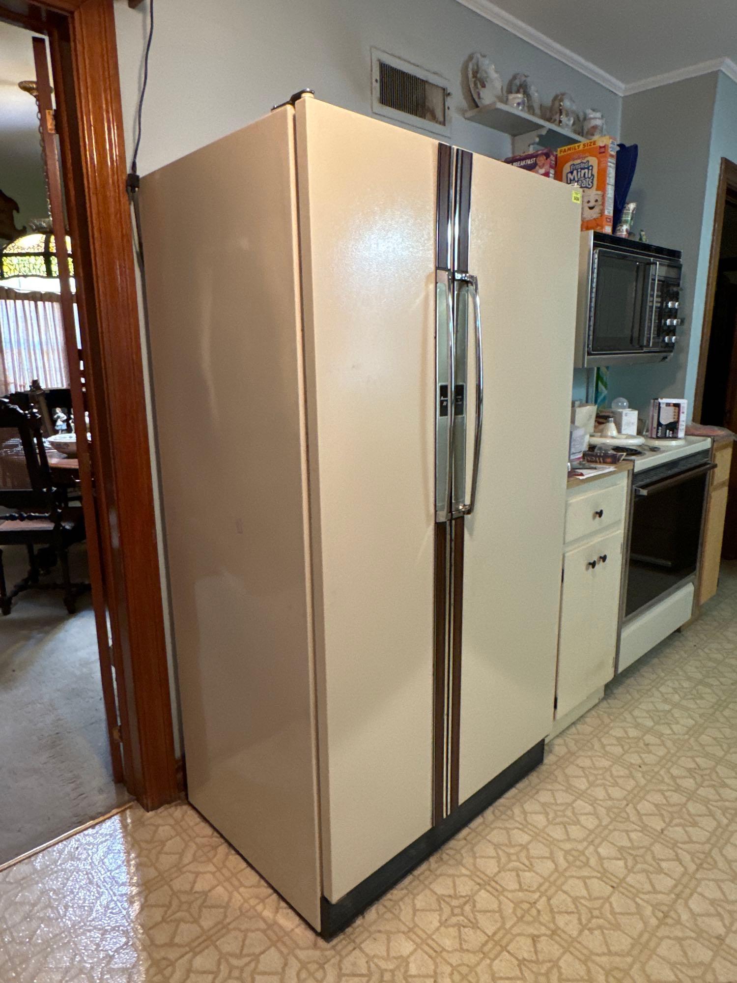 Vintage Amana 22 Refrigerator