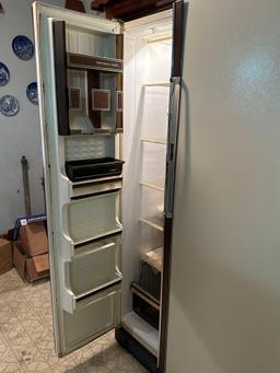 Vintage Amana 22 Refrigerator