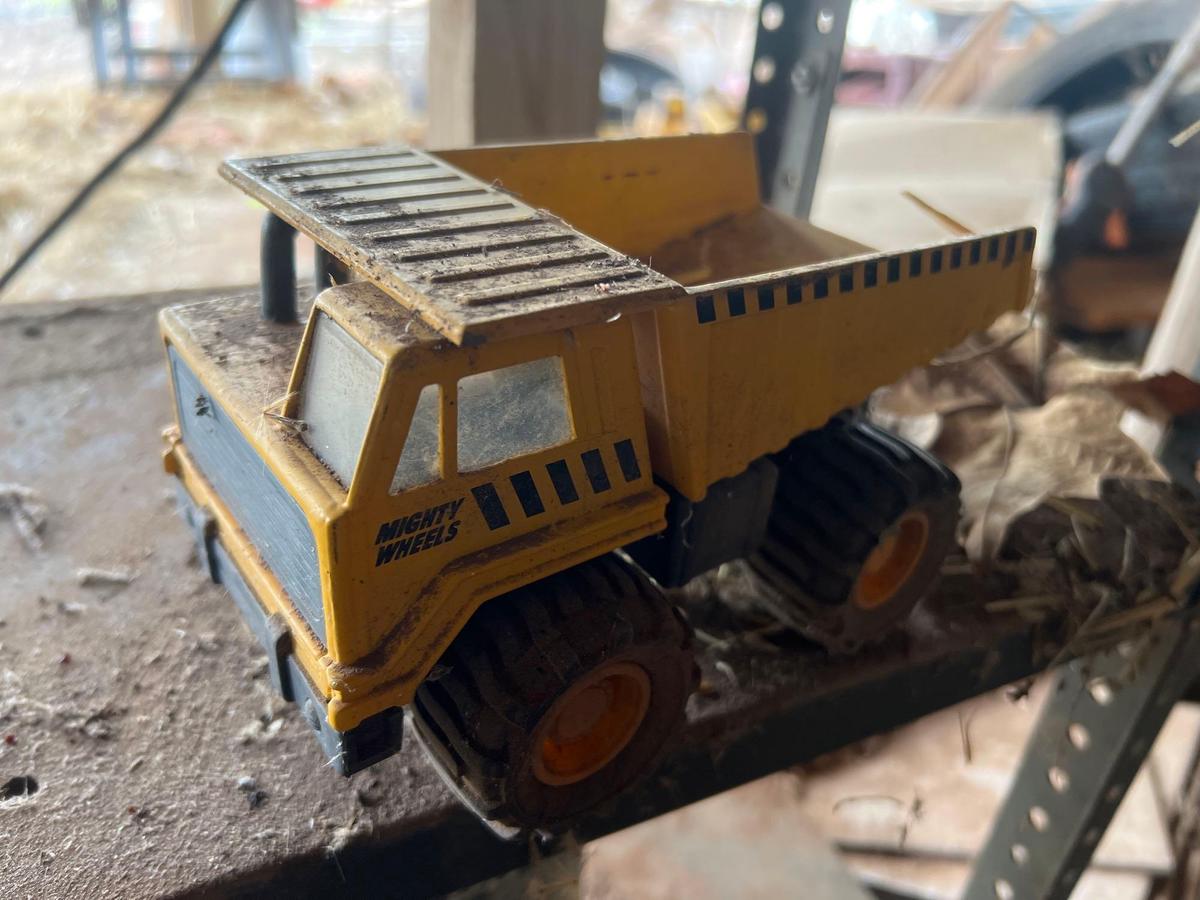 Tonka toy dump truck