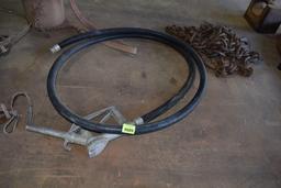 Fuel transfer hose with handle