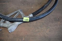 Fuel transfer hose with handle