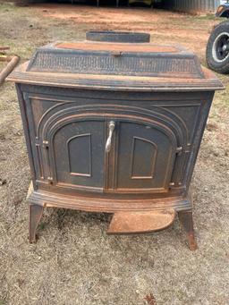 VERY HEAVY Cast iron stove, apron on front is broke