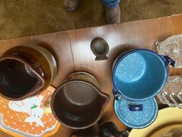 Miscellaneous dish ware