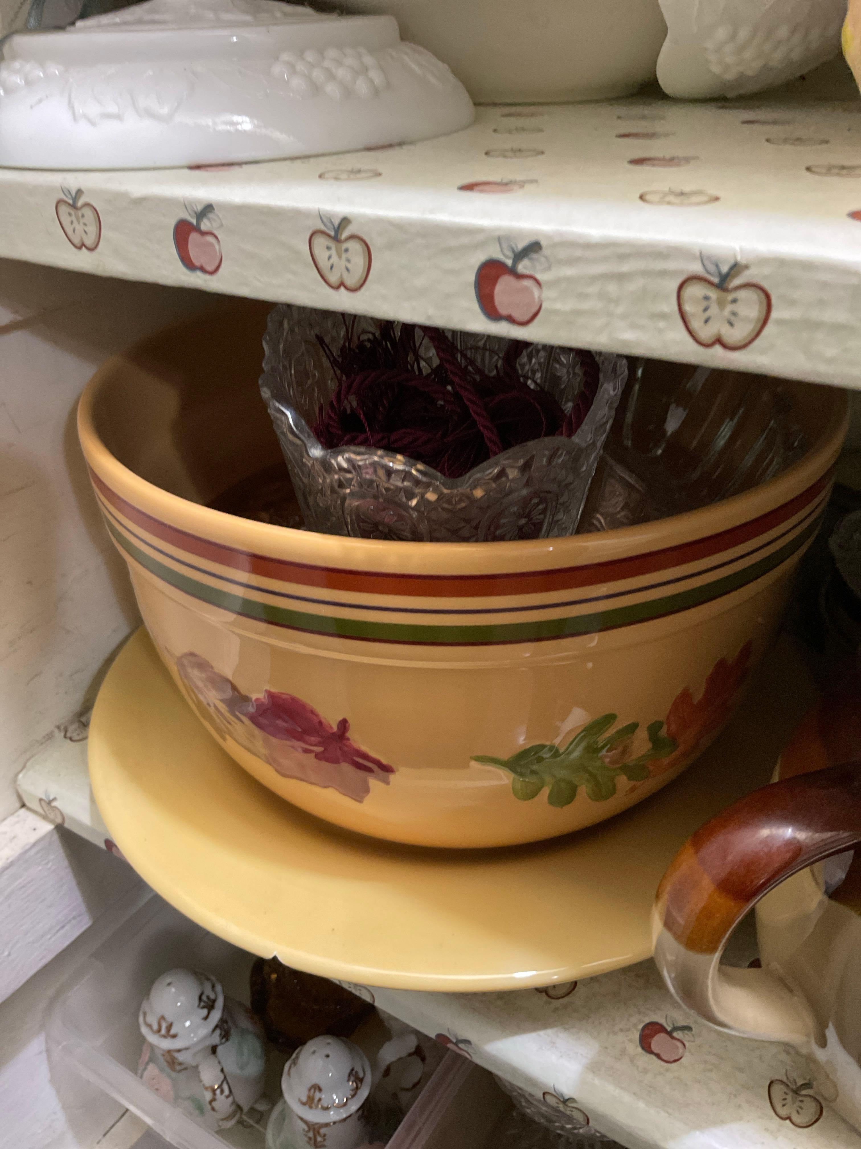 Miscellaneous dish ware