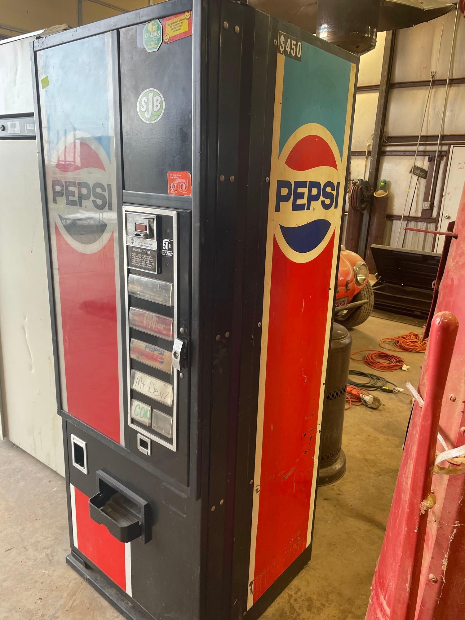 Pepsi Vending machine works