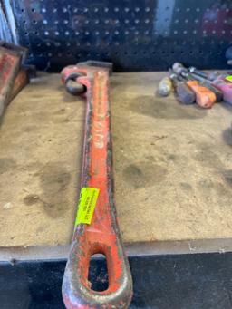 pipe wrench