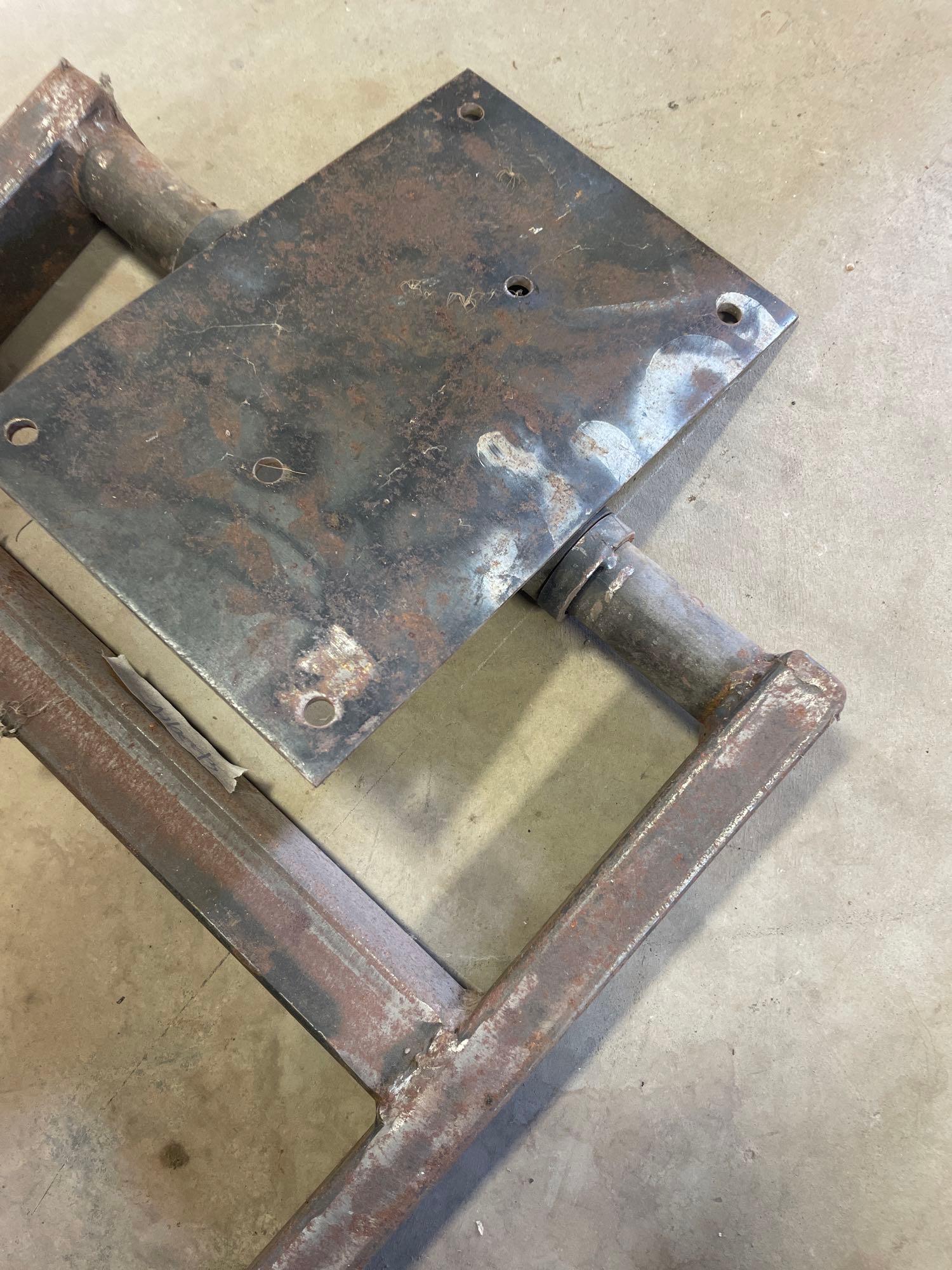 metal pipe stand