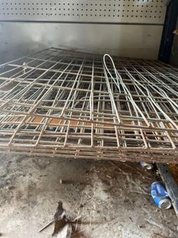 metal wire fence/cage