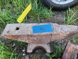 Large heavy anvil. Used.