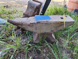 Large heavy anvil. Used.