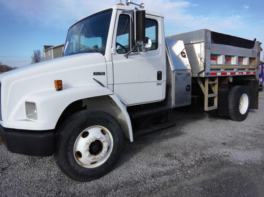 01  Freightliner  Fl70 Dump truck