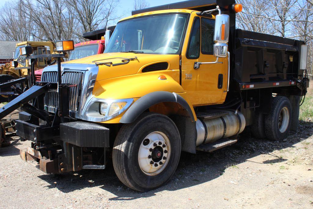 2002 International 7400 Dt 466