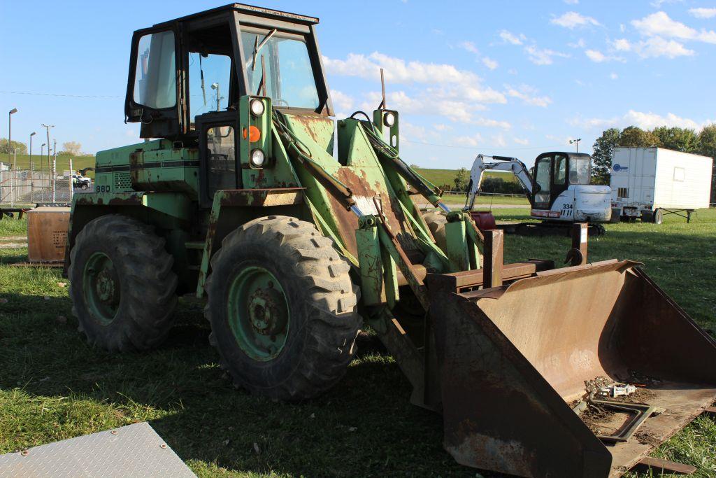 880 mustang loader