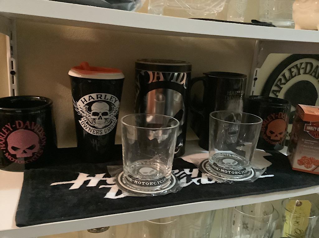 HARLEY DAVIDSON GLASSES/CUPS SET WITH COASTERS, DICE SET, AND TOWEL