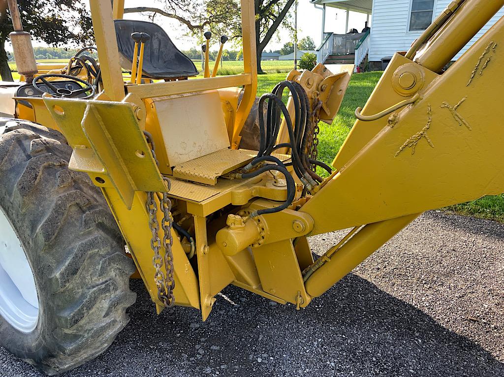 INTERNATIONAL 2412B BACKHOE