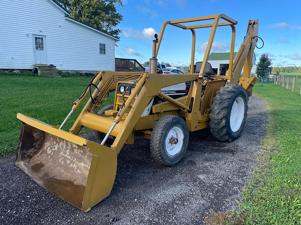 INTERNATIONAL 2412B BACKHOE