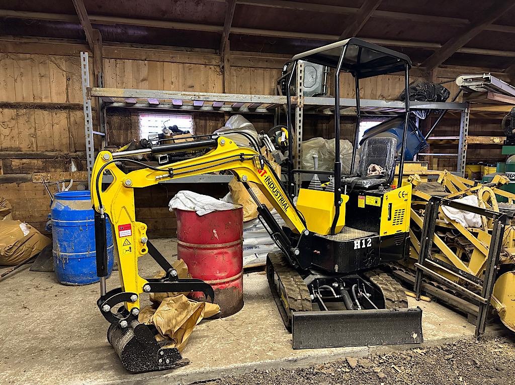 AGROTK HT INDUSTRIAL H12 MINI EXCAVATOR