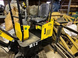 AGROTK HT INDUSTRIAL H12 MINI EXCAVATOR