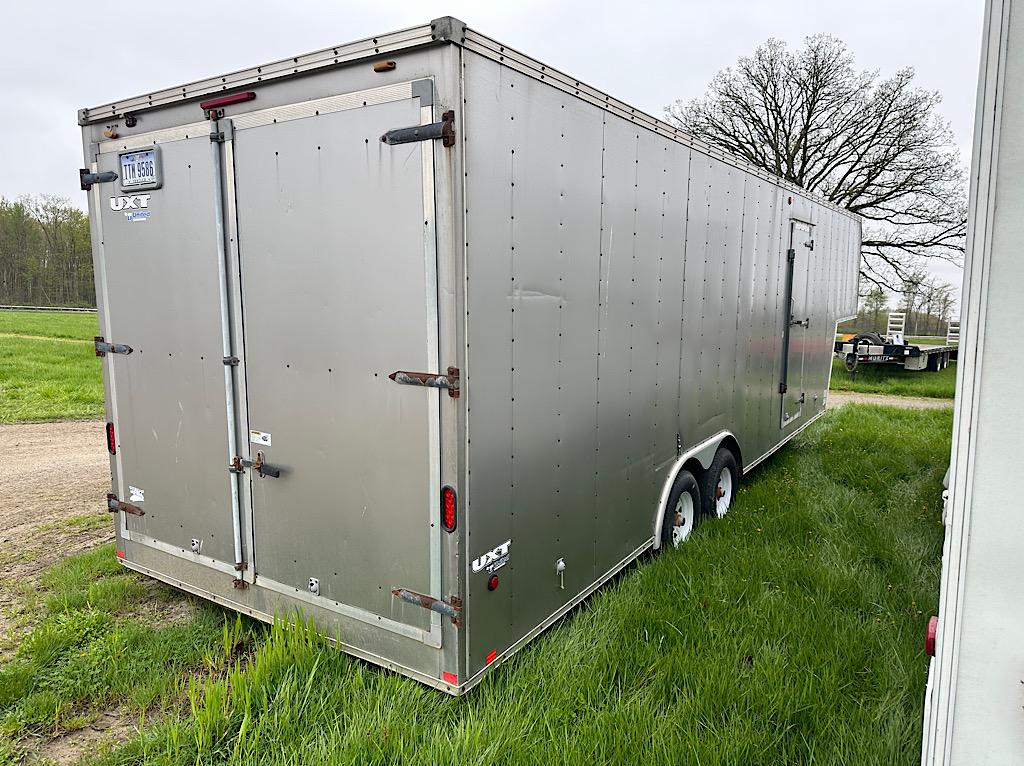 2009 UNITED EXPRESSLINE 32’ ENCLOSED GOOSENECK TRAILER