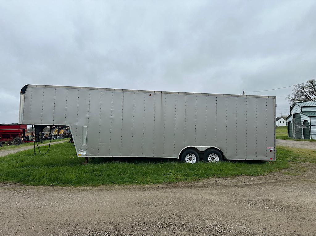 2009 UNITED EXPRESSLINE 32’ ENCLOSED GOOSENECK TRAILER