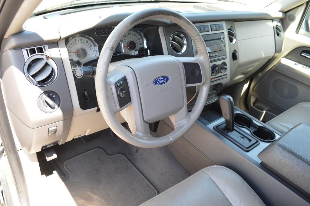 2008 Ford Expedition (Grey)