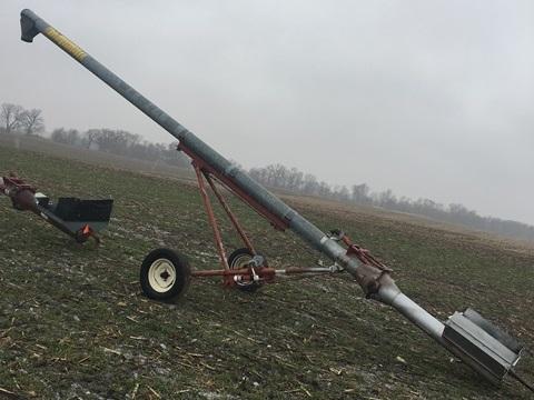 Hutchinson 32’-8” PTO Auger