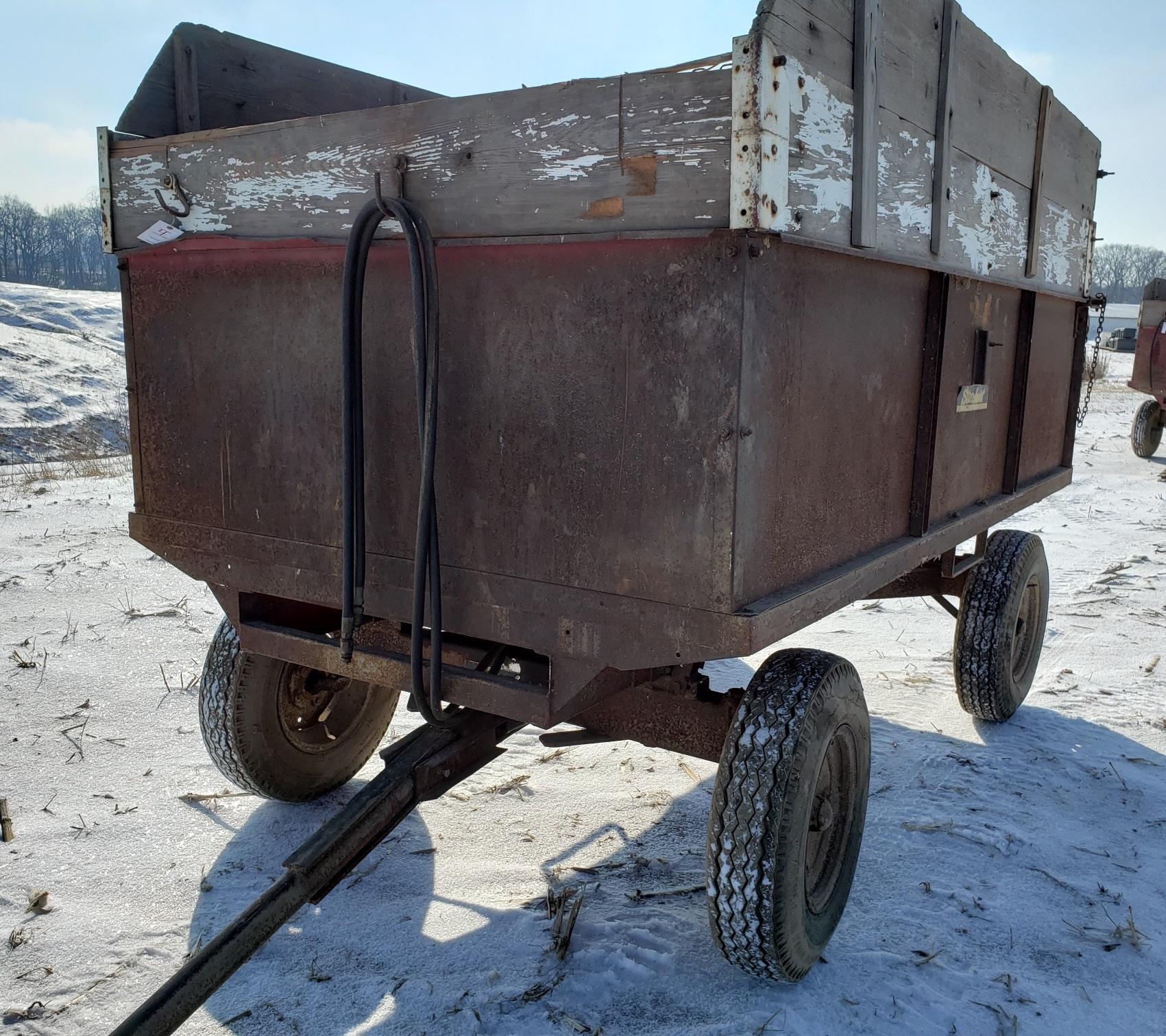 SI 24’ Hay Feeder Wagon