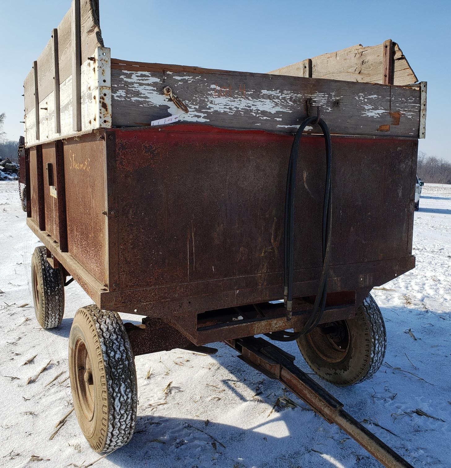 SI 24’ Hay Feeder Wagon