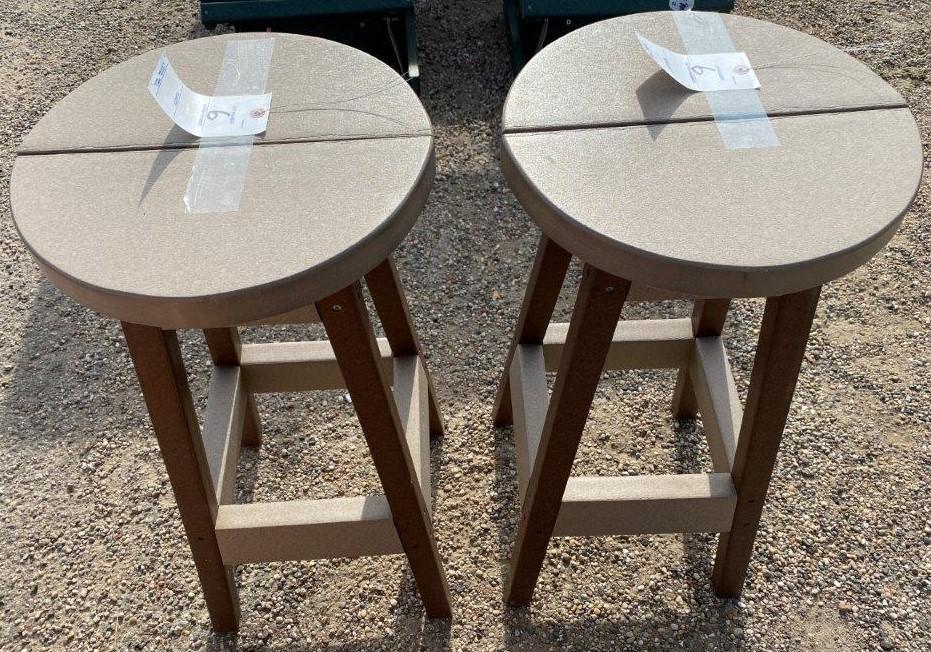 Berlin Gardens Pair of Bar Stools