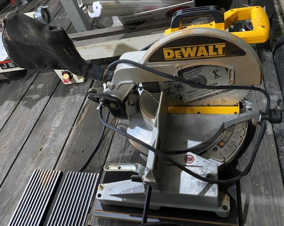 DeWalt 12" Compound Miter Saw