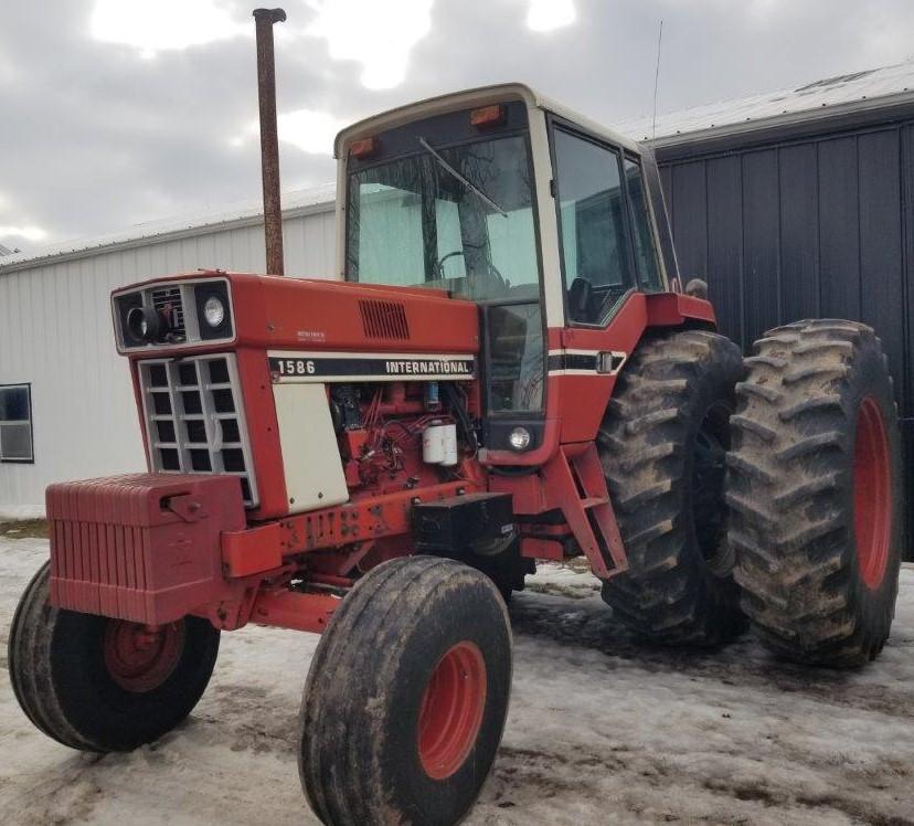 ’77 IH 1586 Diesel Tractor