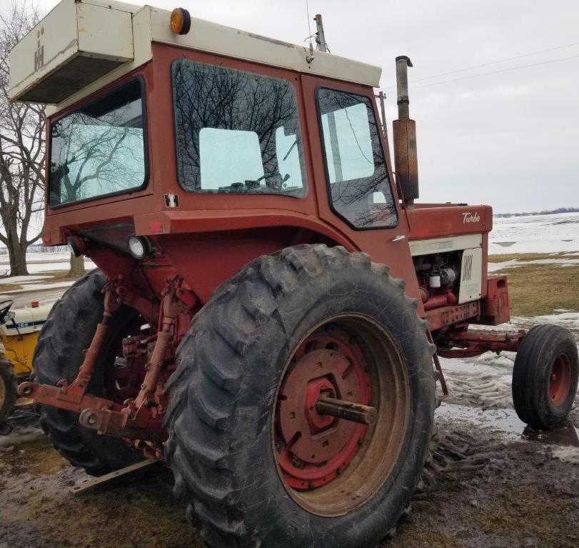 ’74 IH 1466 Diesel Tractor