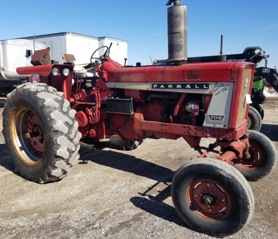 ’67 IH 706 Gas Tractor